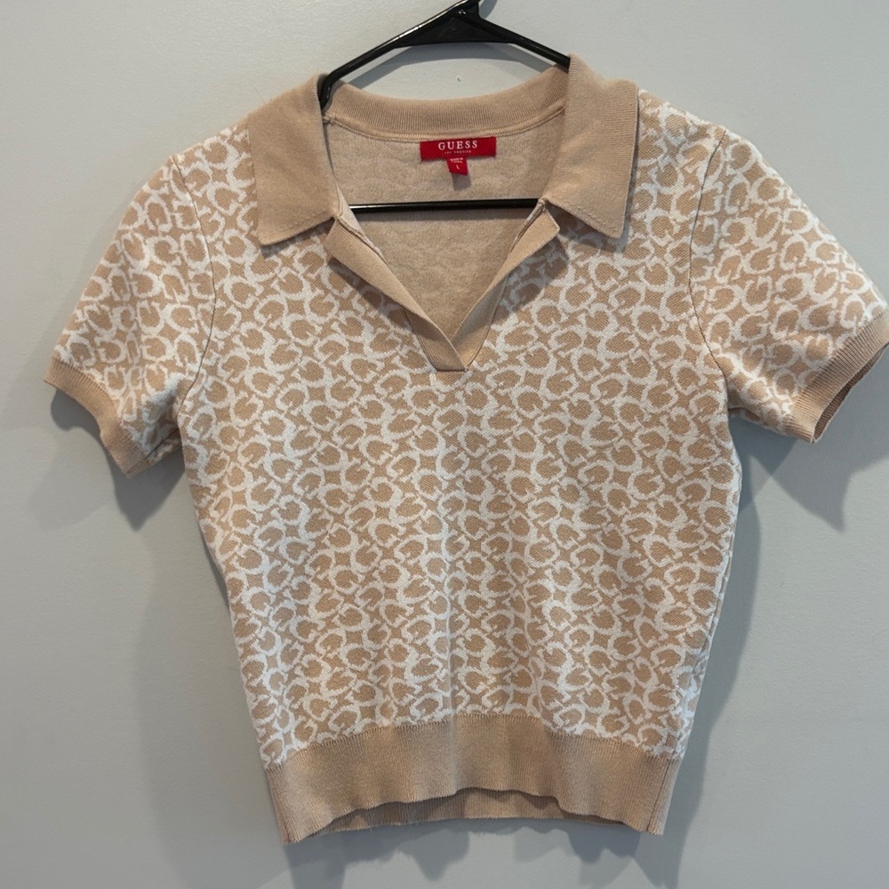 Guess Women's Beige and White Short Sleeve Top